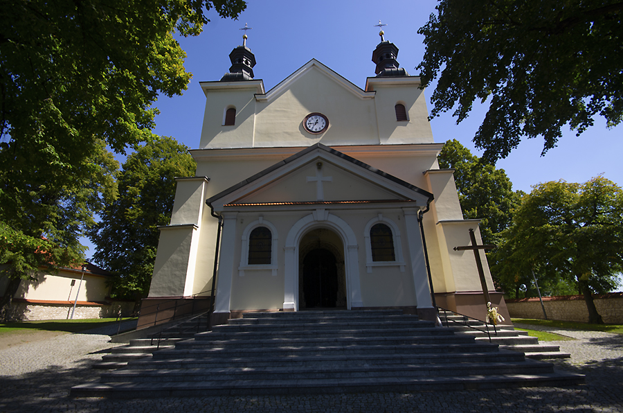 Kościół Przenajświętszej Trójcy w Czernichowie.jpg