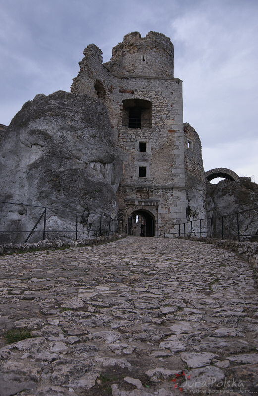 Baszta bramna, Zamek Ogrodzieniec