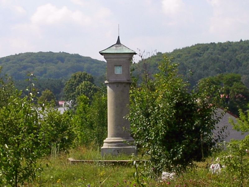 pomnik.jpg